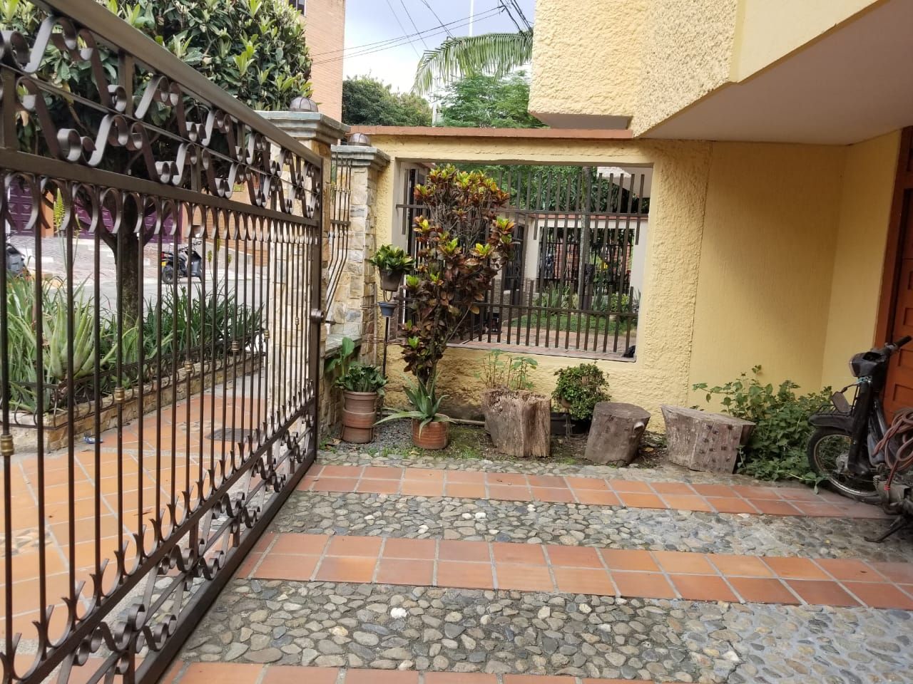 Casa en venta Antioquia Medellín Los Colores 181 m2 Habitaciones 4 Baños 4 Garajes 1 Precio $1060000000
