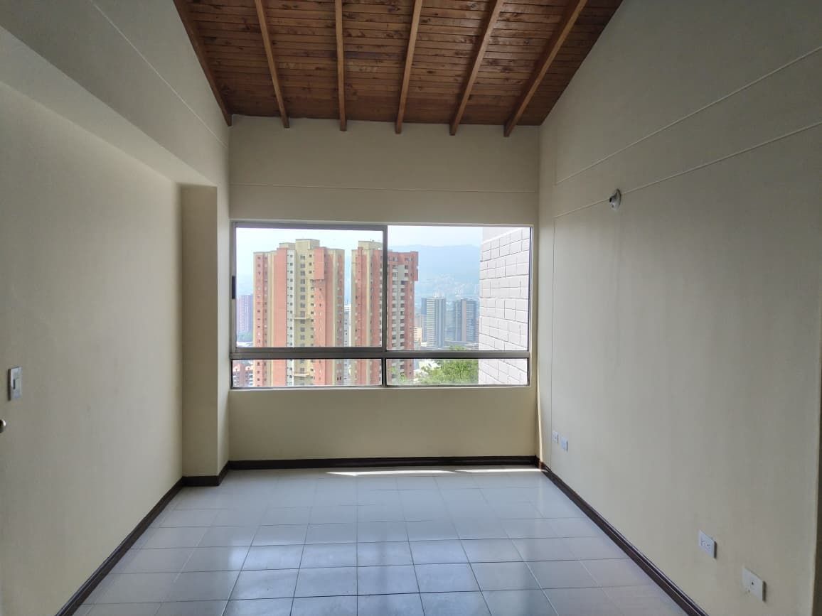 Apartamento en arriendo Antioquia Medellín San Diego 86 m2 Habitaciones 4 Baños 2 Garajes 1 Precio $2750000