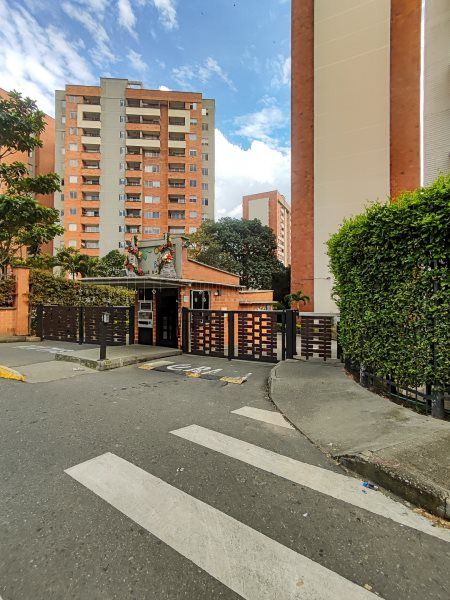 Apartamento en arriendo Antioquia Medellín Altavista 66 m2 Habitaciones 3 Baños 2 Garajes 1 Precio $2500000