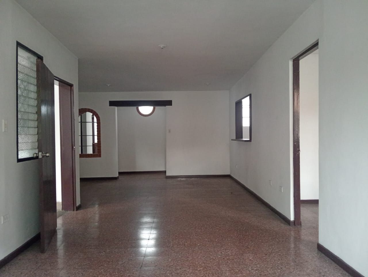 Casa en arriendo Antioquia Medellín Laureles 310 m2 Habitaciones 4 Baños 2 Garajes 1 Precio $4400000