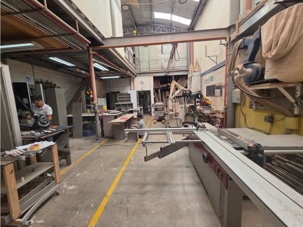 Bodega en venta Antioquia Medellín La Floresta 400 m2 Habitaciones 0 Baños 3 Garajes 0 Precio $1800000000