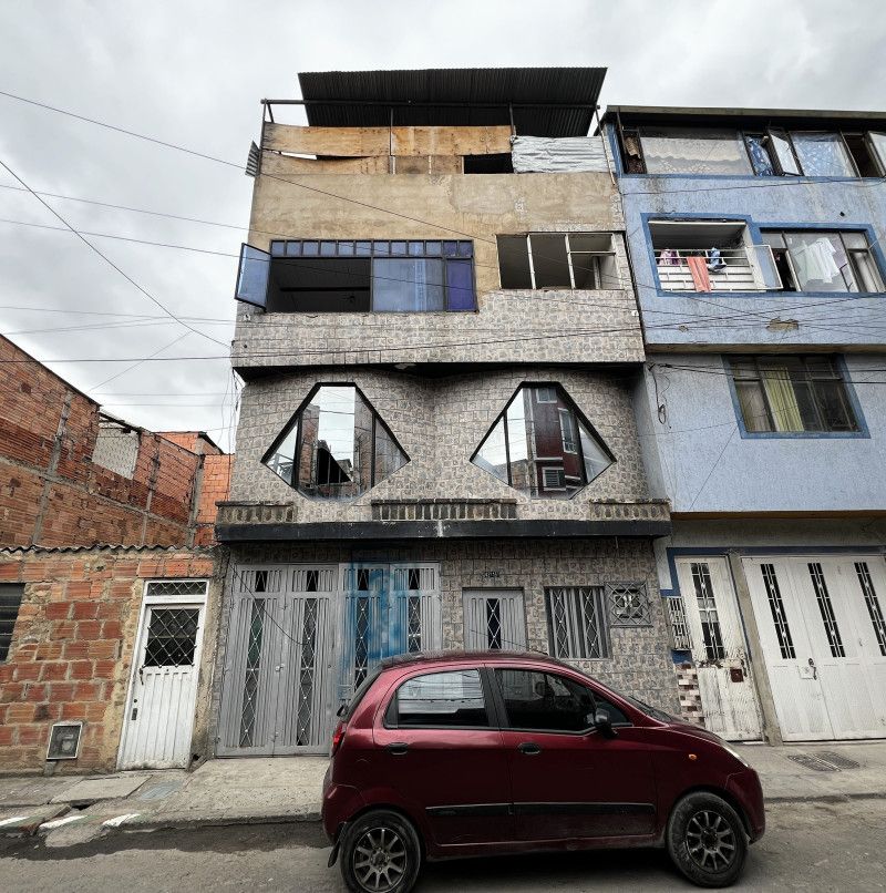 Casa en venta Cundinamarca Bogotá El Amparo 201 m2 Habitaciones 8 Baños 4 Garajes 2 Precio $293500000