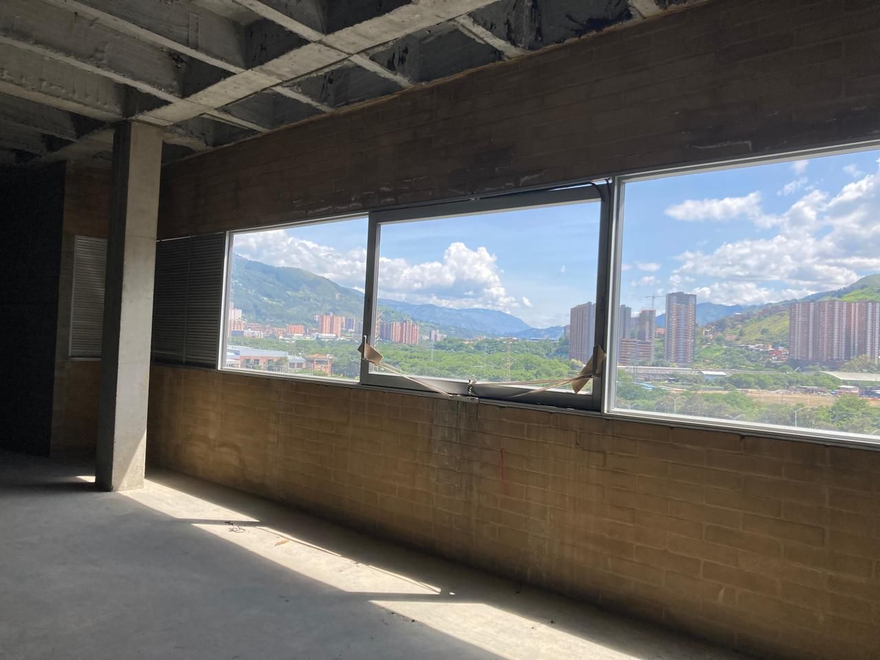 Bodega en arriendo Antioquia Bello Andalucía 3000 m2 Habitaciones 0 Baños 3 Garajes 15 Precio $70000000