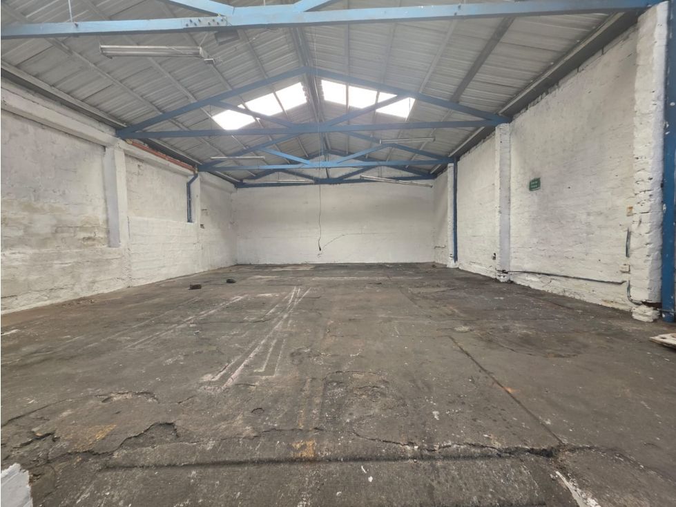 Bodega en arriendo Antioquia Medellín Sucre 400 m2 Habitaciones 0 Baños 3 Garajes 0 Precio $8500000