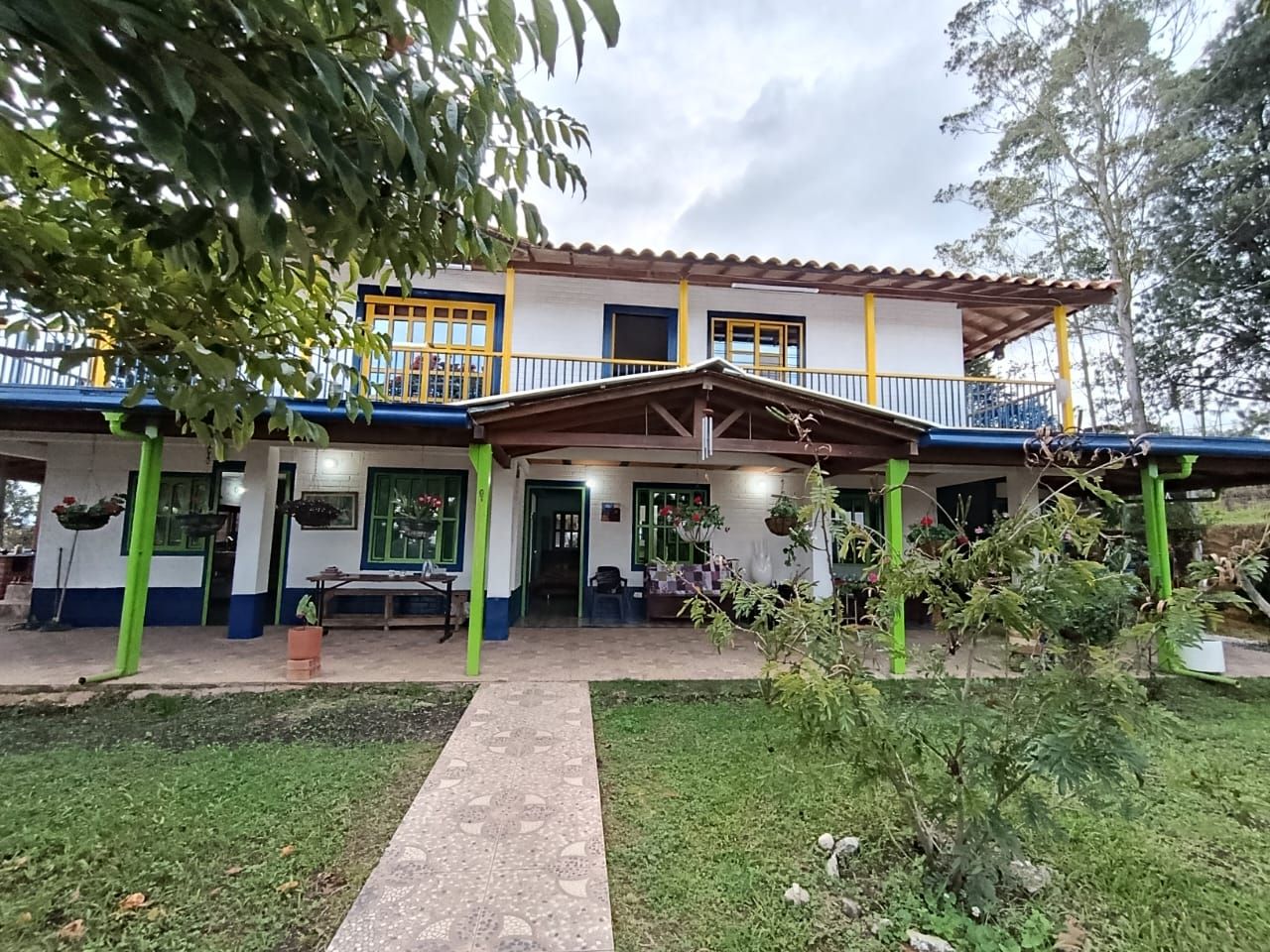 Finca en arriendo Antioquia Guarne Centro 150 m2 Habitaciones 3 Baños 2 Garajes 1 Precio $3000000