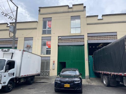 Bodega en arriendo Antioquia Medellín Caribe 378 m2 Habitaciones 0 Baños 6 Garajes 2 Precio $11000000