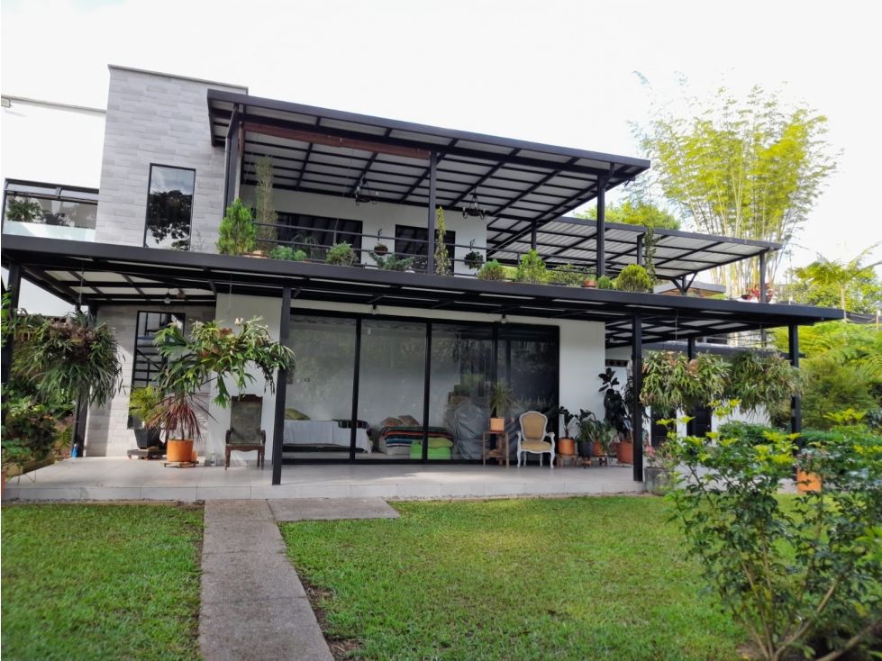 Casa Campestre en venta Antioquia Peñol Peñol 380 m2 Habitaciones 4 Baños 3 Garajes 8 Precio $1700000000