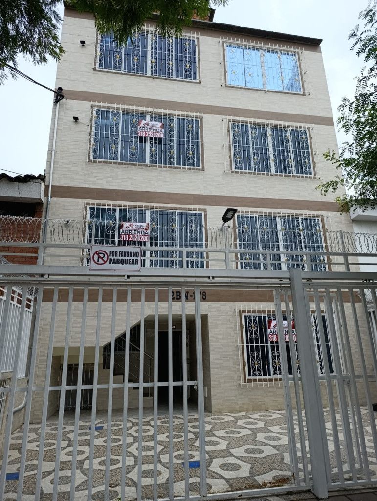 Apartamento en arriendo Valle Del Cauca Cali Prados Del Norte 100 m2 Habitaciones 3 Baños 3 Garajes 1 Precio $2200000