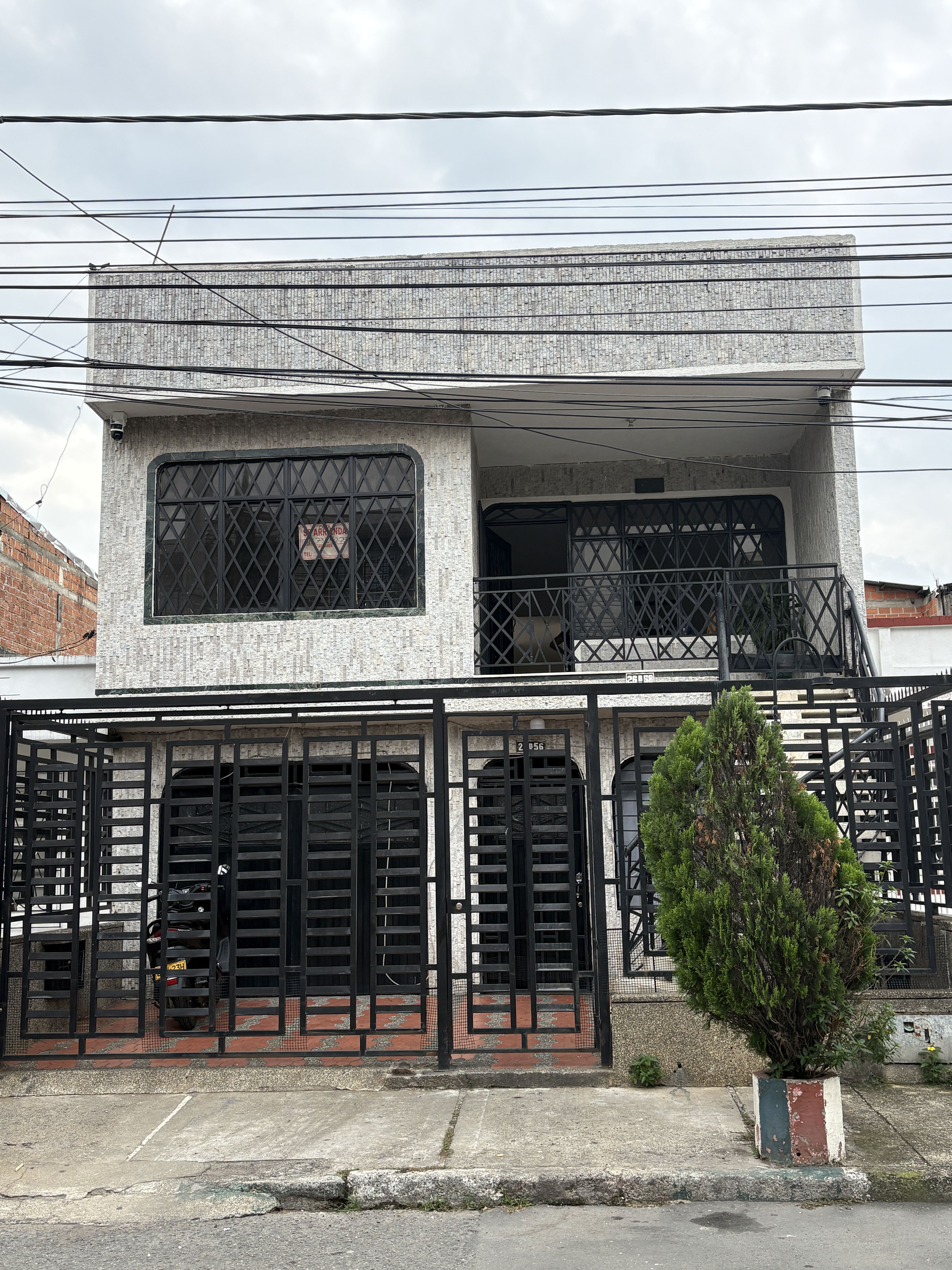 Casa en arriendo Valle Del Cauca Cali El Jardín 200 m2 Habitaciones 4 Baños 2 Garajes 0 Precio $1500000