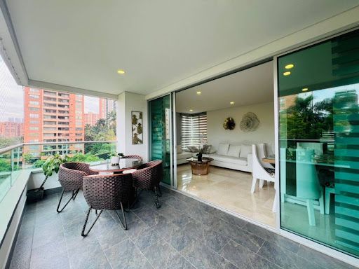 Apartamento en arriendo Antioquia Medellín Castropol 130 m2 Habitaciones 3 Baños 4 Garajes 1 Precio $13000000