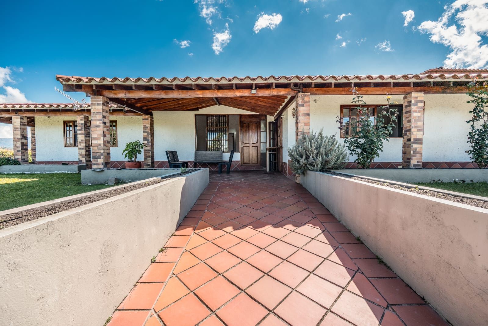 Finca en arriendo Antioquia Marinilla La Industrial 320 m2 Habitaciones 5 Baños 0 Garajes 2 Precio $4500000