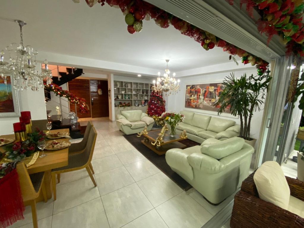 Casa en venta Valle Del Cauca Cali Parcelaciones Pance 450 m2 Habitaciones 3 Baños 4 Garajes 4 Precio $1800000000