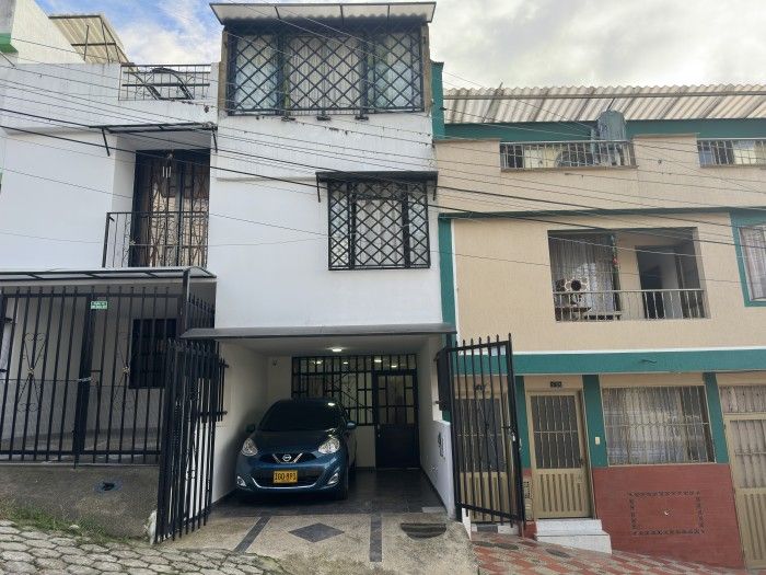 Casa en venta Cundinamarca Fusagasugá Ub Bosque Bonnet 216 m2 Habitaciones 4 Baños 3 Garajes 1 Precio $420000000