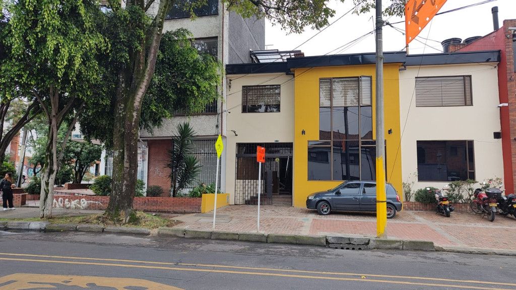 Oficina en arriendo Cundinamarca Bogotá La Soledad 130 m2 Habitaciones 0 Baños 2 Garajes 3 Precio $5300000