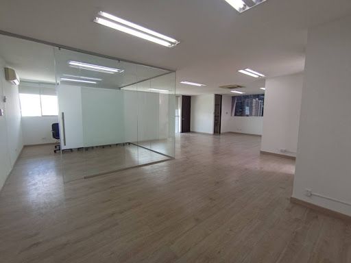 Oficina en arriendo Antioquia Medellín Los Balsos No2 97 m2 Habitaciones 0 Baños 2 Garajes 3 Precio $10700000