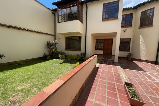 Casa en venta Cundinamarca Bogotá Santa Ana Occidental 329 m2 Habitaciones 3 Baños 3 Garajes 2 Precio $1850000000