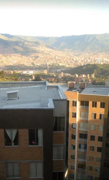 Apartamento en arriendo Antioquia Medellín Manrique Central No2 43 m2 Habitaciones 3 Baños 1 Garajes 0 Precio $1140000