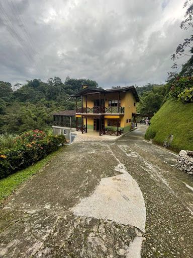 Apartamento en arriendo Antioquia La Estrella Ancón San Martín 1400 m2 Habitaciones 3 Baños 2 Garajes 2 Precio $4000000