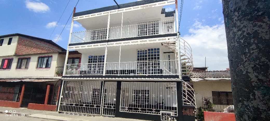 Casa en venta Valle Del Cauca Cali Mariano Ramos 186 m2 Habitaciones 3 Baños 2 Garajes 7 Precio $580000000