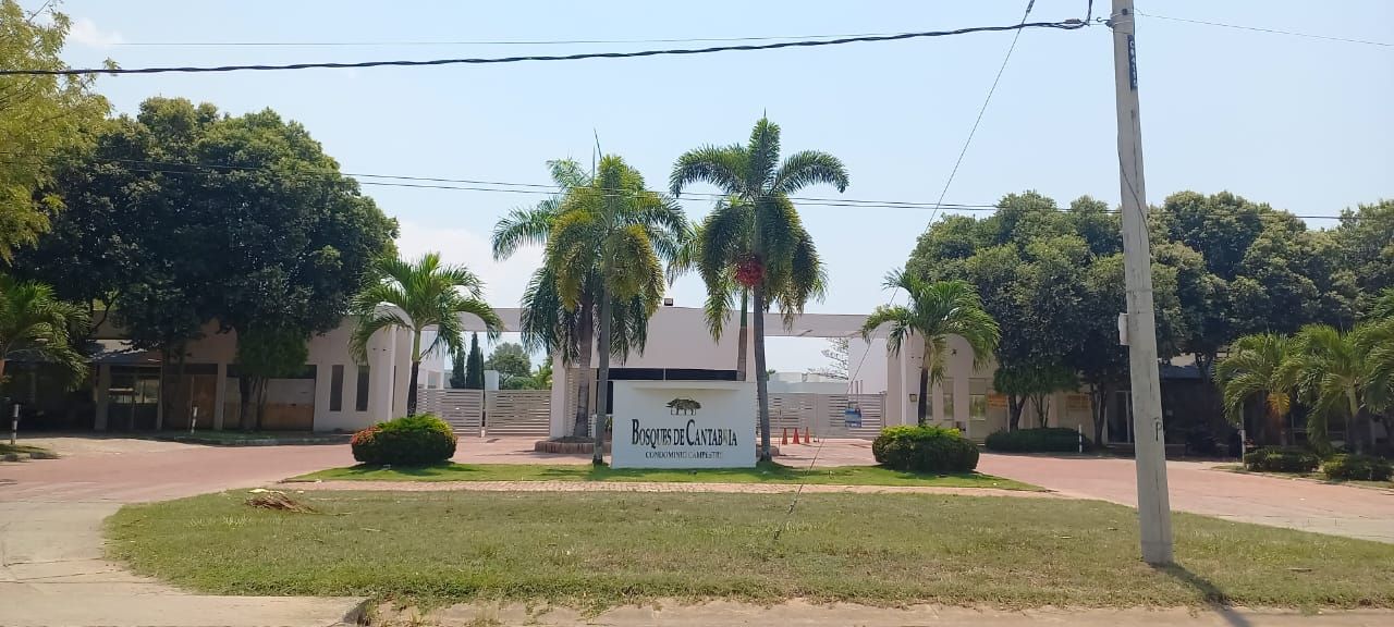 Casa Campestre en venta Huila Neiva Ub Bosques De Cantabria 350 m2 Habitaciones 4 Baños 5 Garajes 4 Precio $1500000000