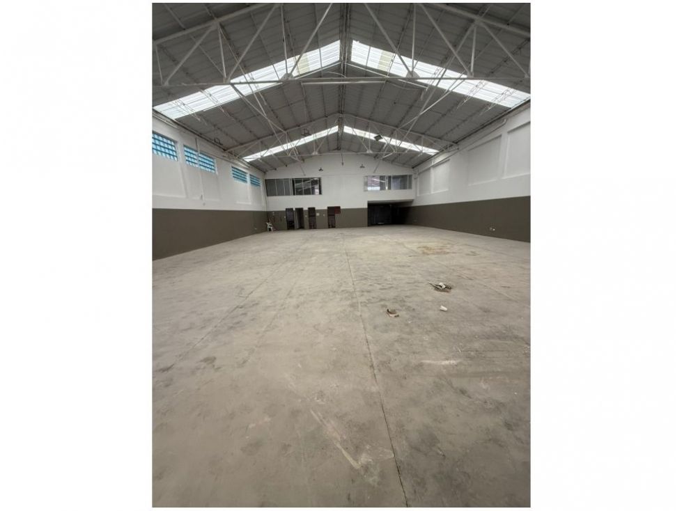 Bodega en arriendo Cundinamarca Bogotá Ortezal 550 m2 Habitaciones 0 Baños 4 Garajes 0 Precio $18000000