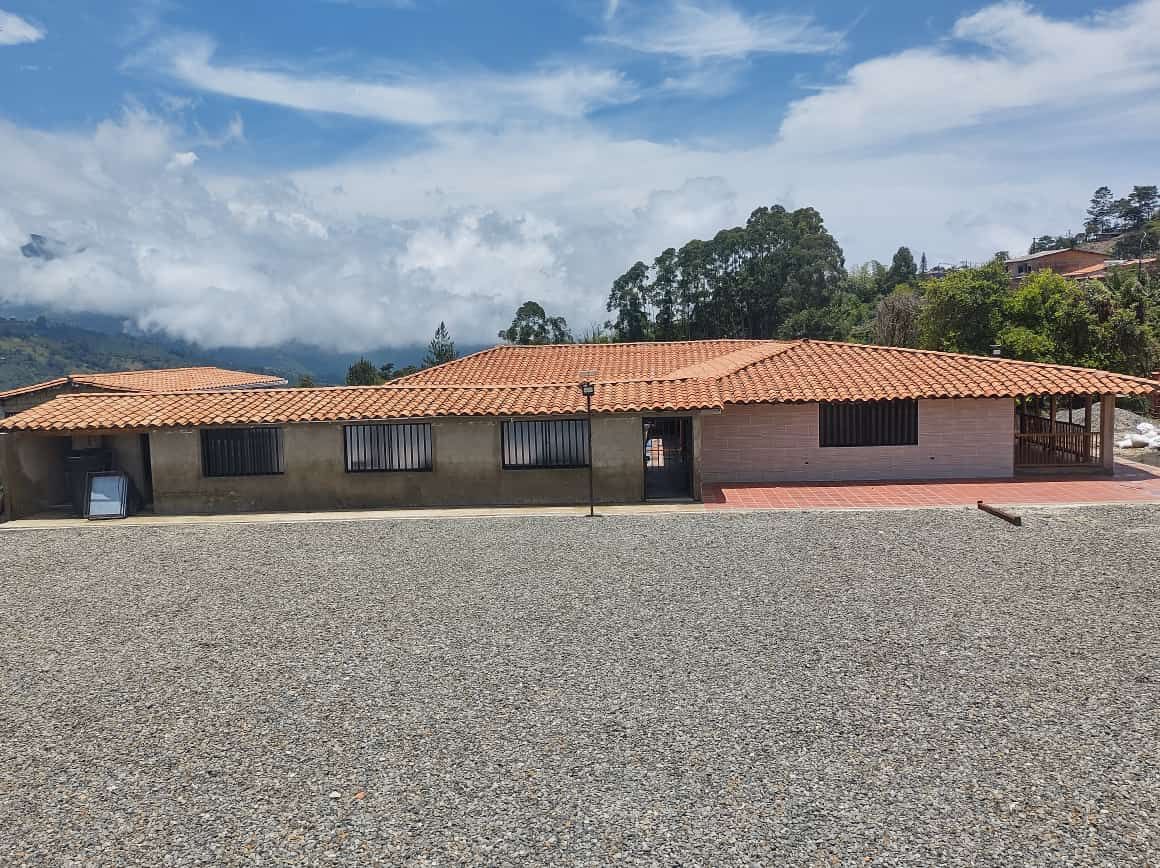 Finca en venta Antioquia Fredonia Fredonia 700 m2 Habitaciones 5 Baños 5 Garajes 15 Precio $2500000000
