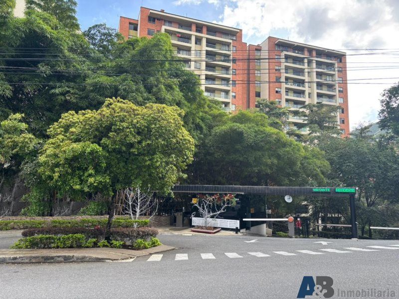 Apartamento en arriendo Antioquia Medellín Loma De Los Bernal 105 m2 Habitaciones 3 Baños 2 Garajes 1 Precio $3900000