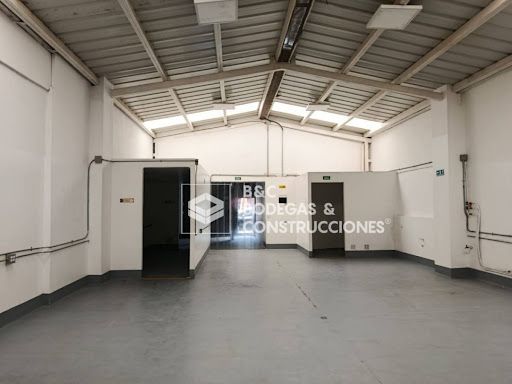 Bodega en arriendo Antioquia Medellín La Candelaria 200 m2 Habitaciones 0 Baños 2 Garajes 2 Precio $10000000