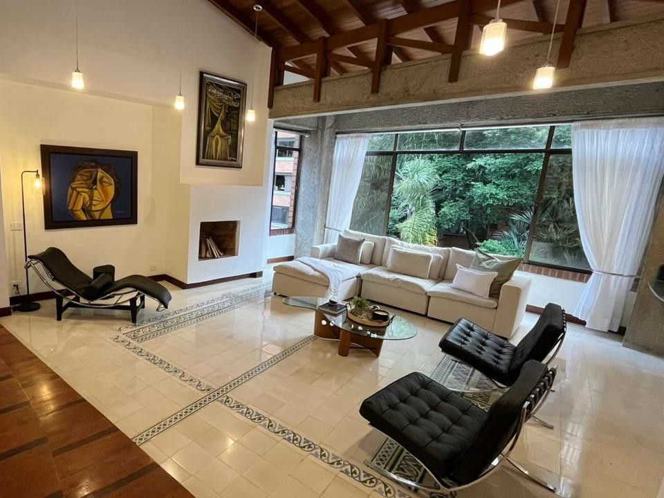 Apartamento en arriendo Antioquia Medellín Villanueva 320 m2 Habitaciones 4 Baños 5 Garajes 2 Precio $13500000