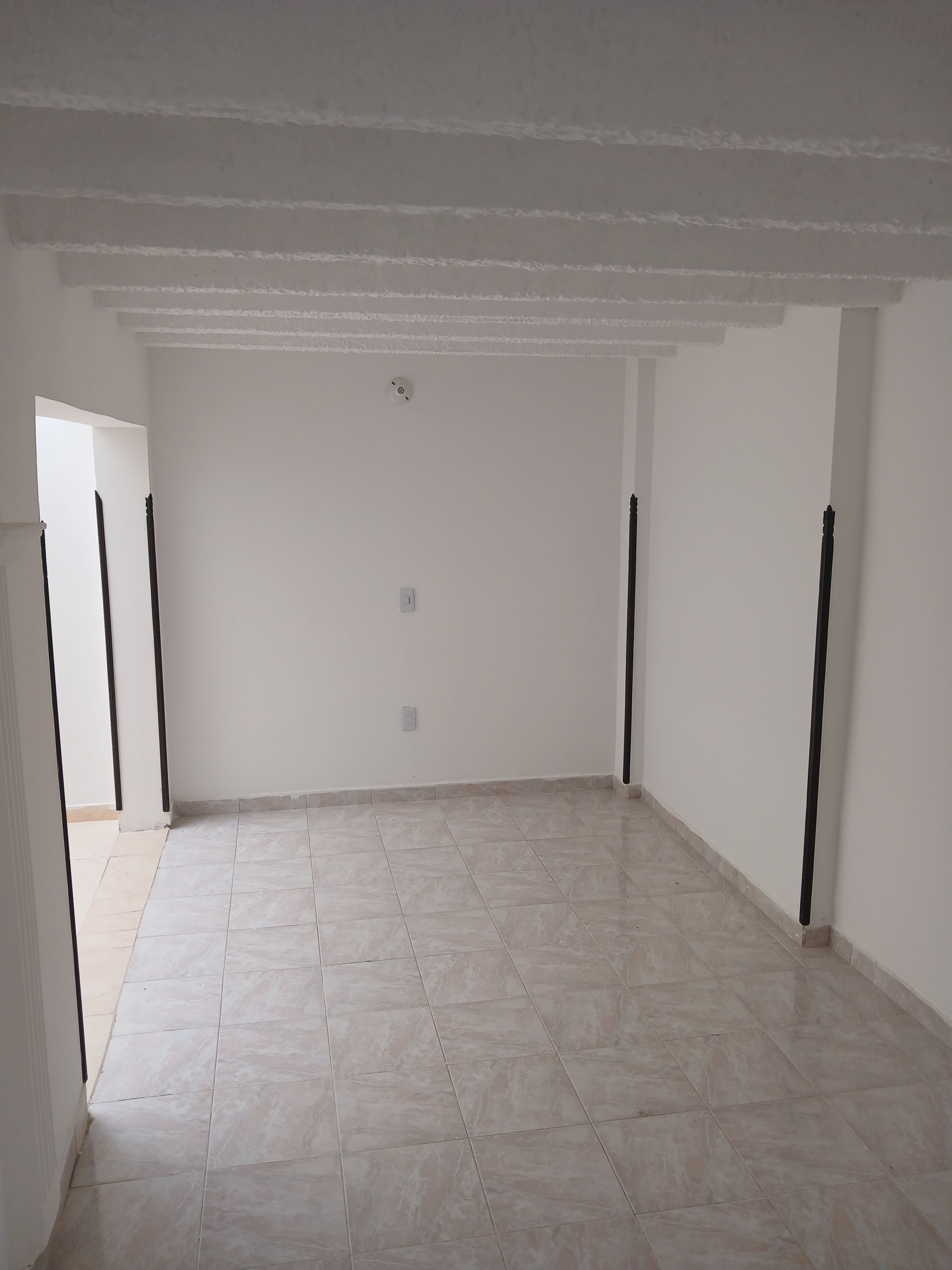 Casa en arriendo Santander Girón Casco Urbano 83 m2 Habitaciones 3 Baños 2 Garajes 1 Precio $1200000