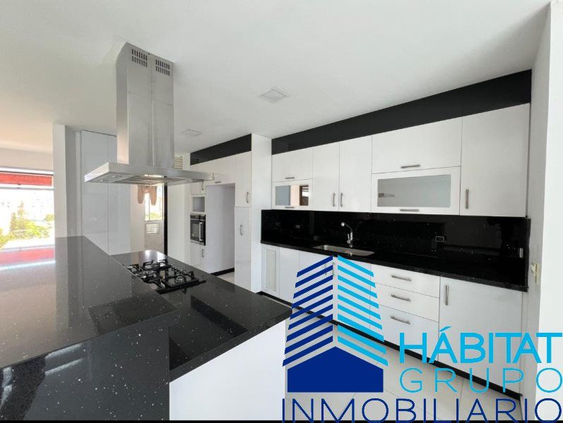 Apartamento en venta Antioquia Medellín Cuarta Brigada 142 m2 Habitaciones 3 Baños 2 Garajes 0 Precio $800000000