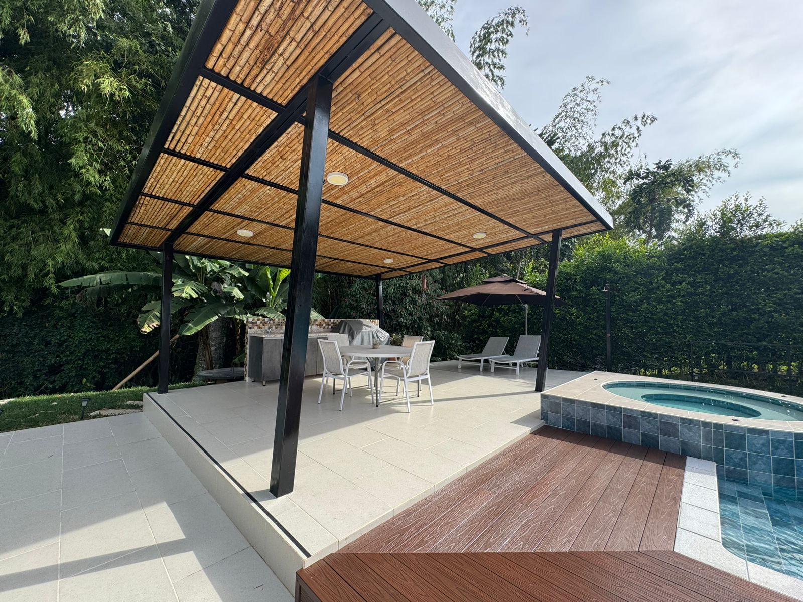 Casa Campestre en venta Risaralda Pereira Jardin De Velez Y Velez 1264 m2 Habitaciones 3 Baños 5 Garajes 3 Precio $2500000000