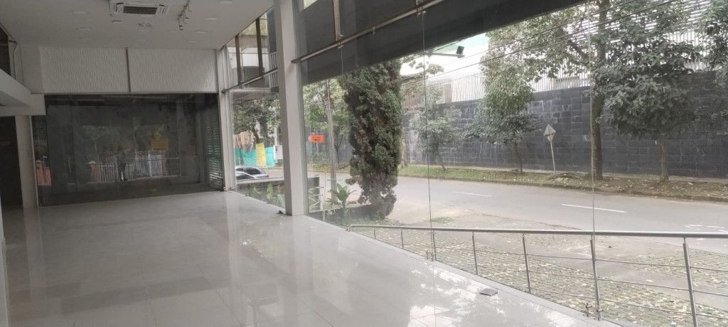 Local en arriendo Antioquia Medellín Patio Bonito 580 m2 Habitaciones 0 Baños 2 Garajes 6 Precio $26000000