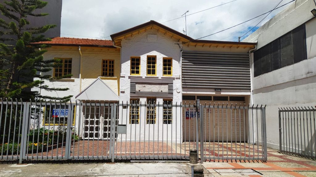 Casa en venta Cundinamarca Bogotá La Porciuncula 338 m2 Habitaciones 6 Baños 3 Garajes 0 Precio $2900000000