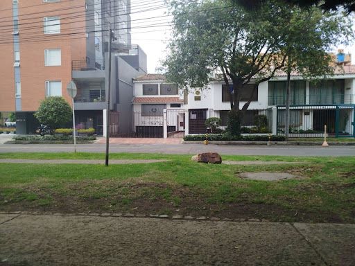 Casa en arriendo Cundinamarca Bogotá Santa Barbara Central 752 m2 Habitaciones 4 Baños 5 Garajes 2 Precio $15000000