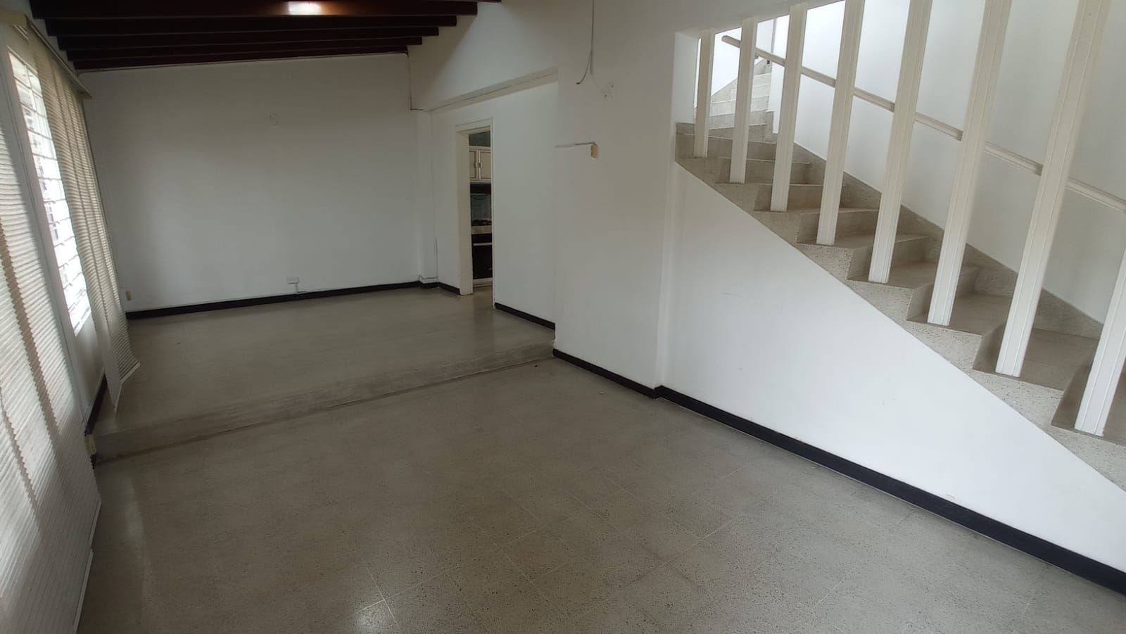 Casa en arriendo Antioquia Medellín Los Colores 260 m2 Habitaciones 4 Baños 3 Garajes 1 Precio $4900000