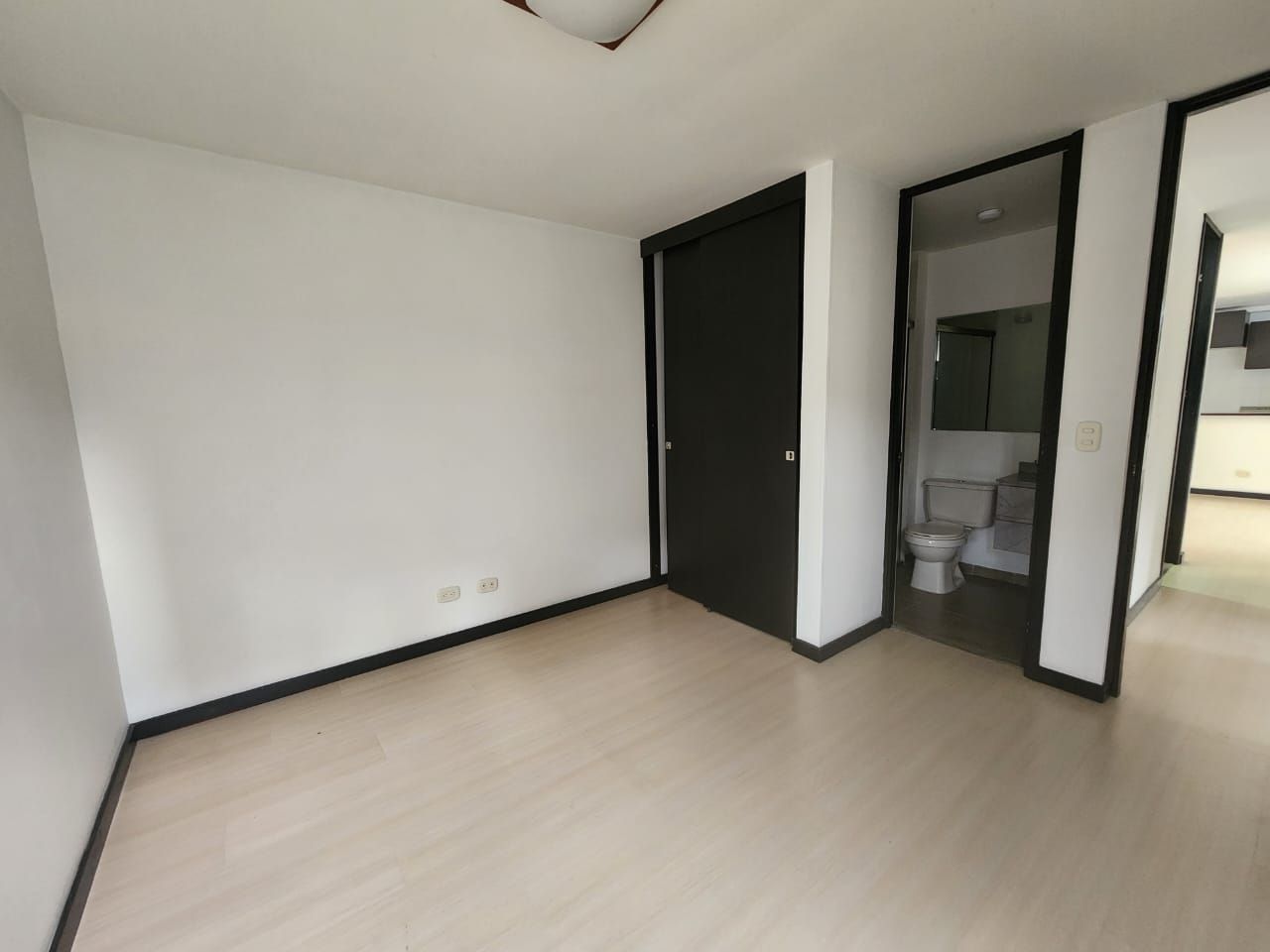 Apartamento en arriendo Antioquia Envigado Trianon 70 m2 Habitaciones 3 Baños 2 Garajes 1 Precio $2800000