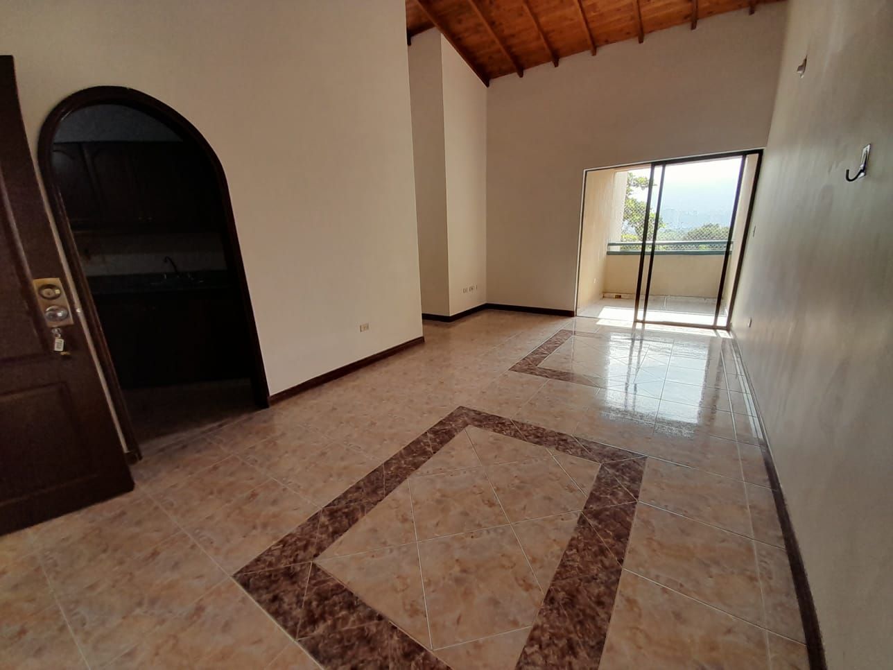 Apartamento en arriendo Antioquia Medellín Rosales 73 m2 Habitaciones 3 Baños 2 Garajes 1 Precio $2600000