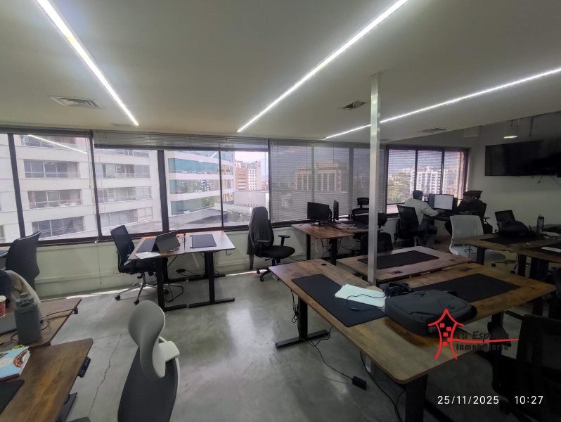 Oficina en venta Antioquia Medellín La Florida 220 m2 Habitaciones 0 Baños 4 Garajes 3 Precio $1250000000