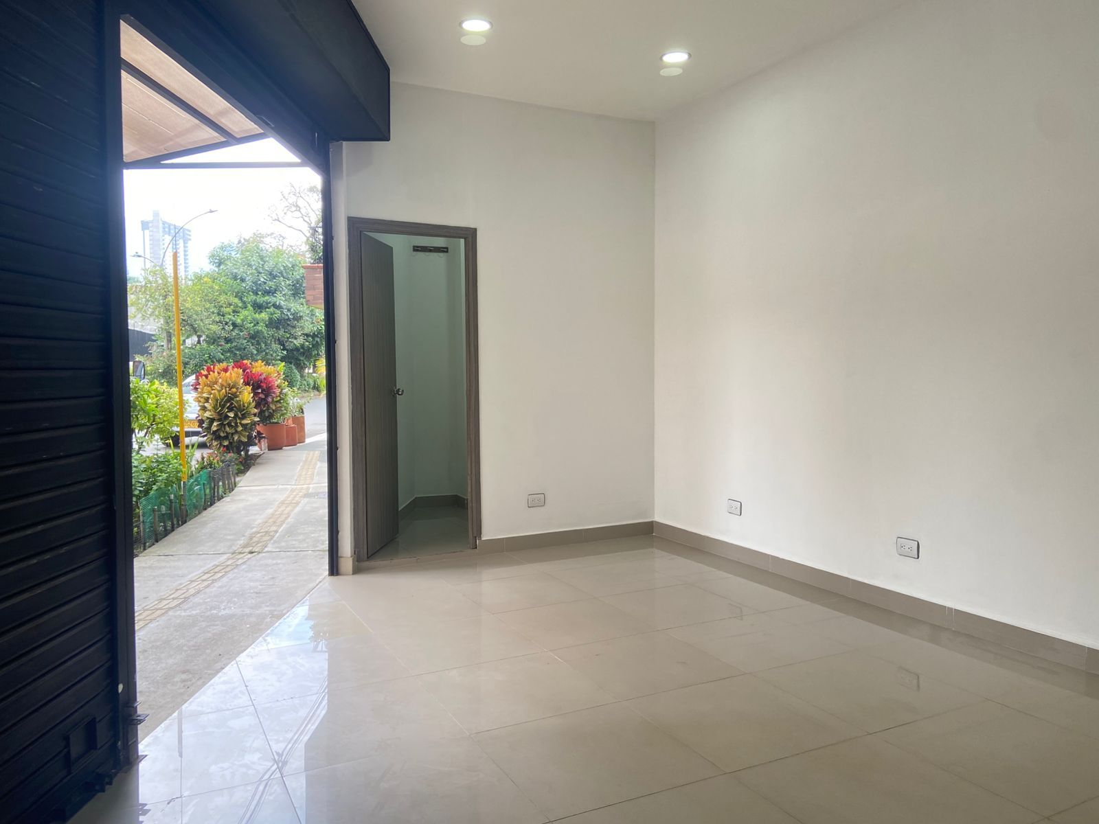 Local en arriendo Antioquia Sabaneta Prados De Sabaneta 23 m2 Habitaciones 0 Baños 0 Garajes 0 Precio $1900000