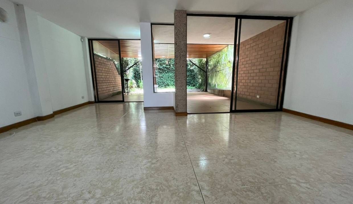 Casa en arriendo Antioquia Envigado Jardines 250 m2 Habitaciones 3 Baños 3 Garajes 0 Precio $6500000