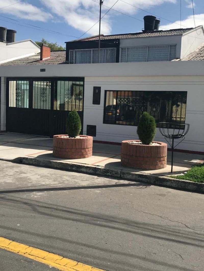 Casa en venta Cundinamarca Bogotá Modelia Occidental 236 m2 Habitaciones 6 Baños 4 Garajes 2 Precio $1200000000