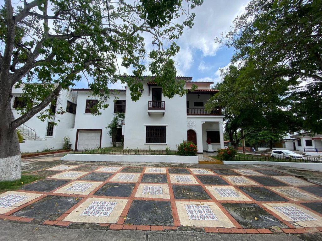 Casa en arriendo Atlántico Barranquilla Bellavista 710 m2 Habitaciones 6 Baños 4 Garajes 4 Precio $14000000