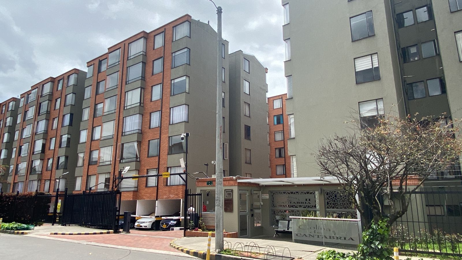 Apartamento en arriendo Cundinamarca Bogotá Cjr Cantabria 2 50 m2 Habitaciones 3 Baños 1 Garajes 1 Precio $1600000