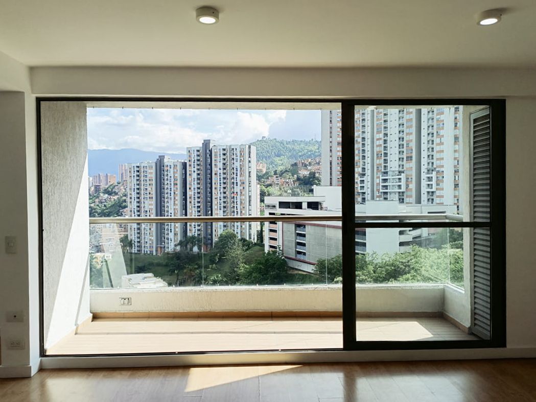 Apartamento en arriendo Antioquia Medellín Loma De Los Bernal 70 m2 Habitaciones 2 Baños 2 Garajes 2 Precio $3300000