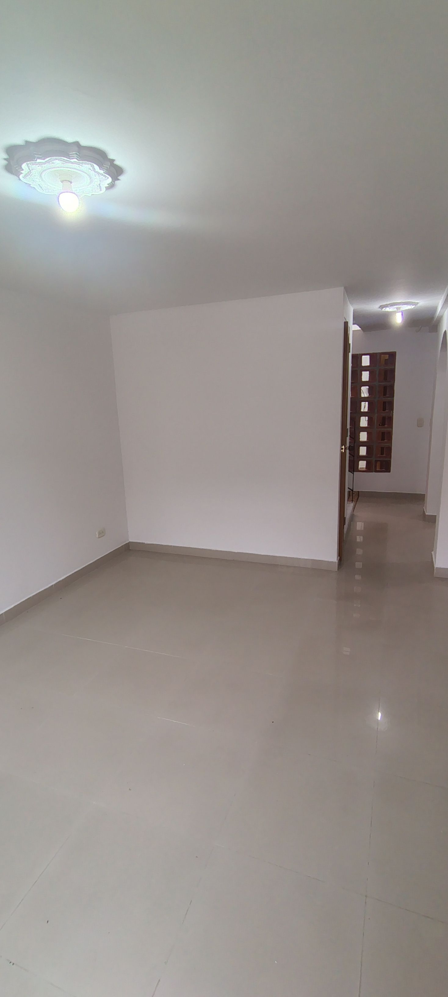 Casa en arriendo o venta Antioquia La Ceja Centro 63 m2 Habitaciones 3 Baños 3 Garajes 1 Precio venta $280000000 Precio arriendo $2900000