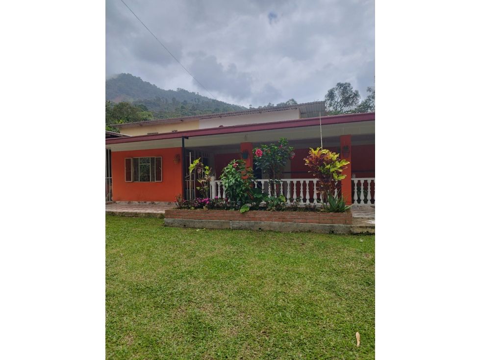 Finca en venta Cundinamarca Fusagasugá Fusagasuga 200 m2 Habitaciones 7 Baños 3 Garajes 5 Precio $900000000