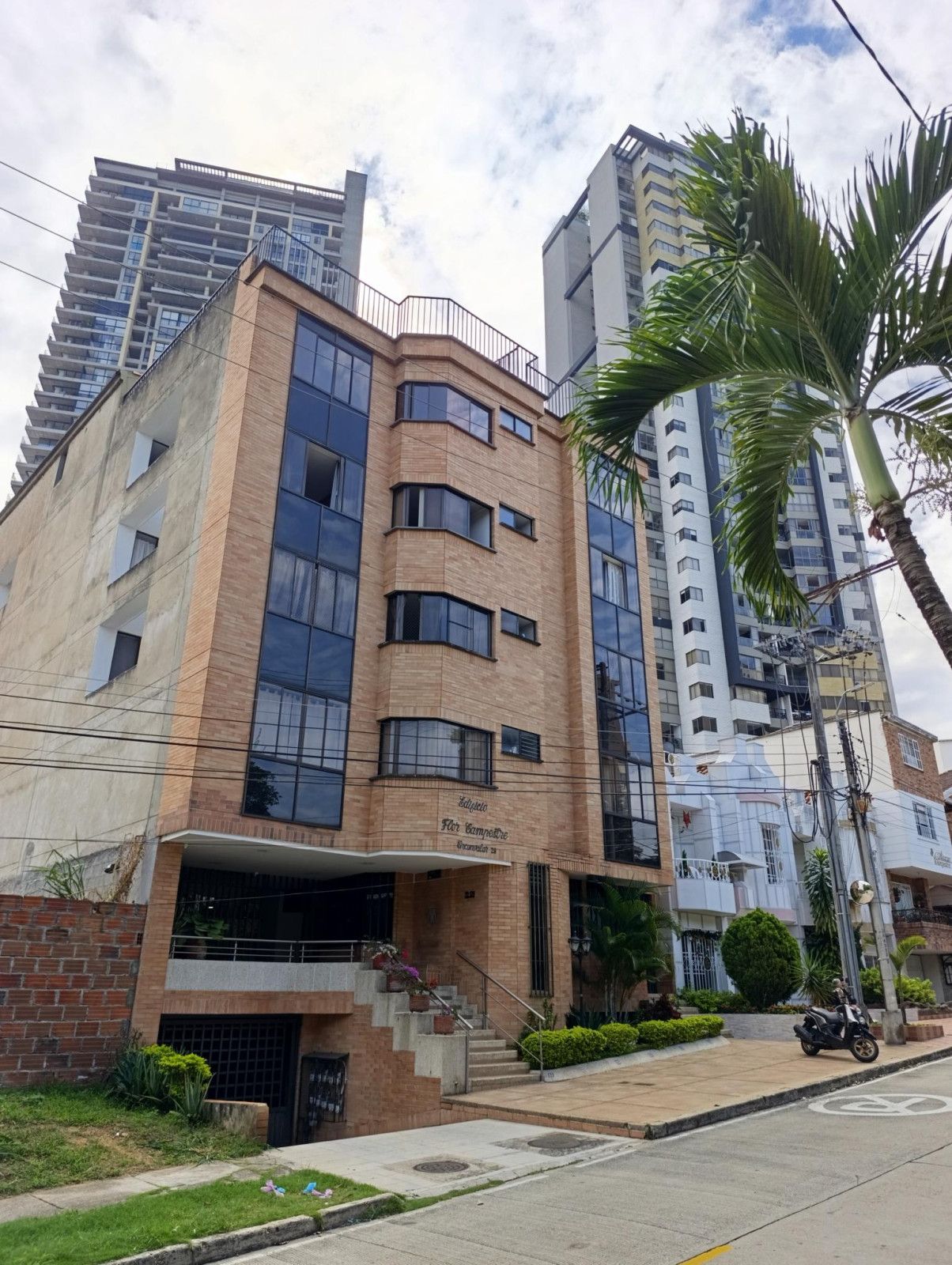 Apartamento en venta Santander Floridablanca Cr La Lomita 131 m2 Habitaciones 4 Baños 4 Garajes 1 Precio $390000000