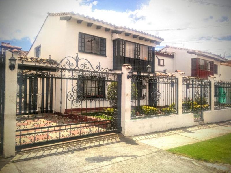 Casa en venta Cundinamarca Bogotá Niza Norte 210 m2 Habitaciones 3 Baños 4 Garajes 5 Precio $1250000000