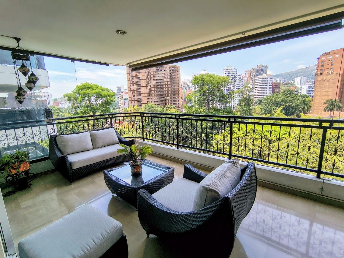 Apartamento en venta Valle Del Cauca Cali Normandía 264 m2 Habitaciones 4 Baños 5 Garajes 4 Precio $1400000000